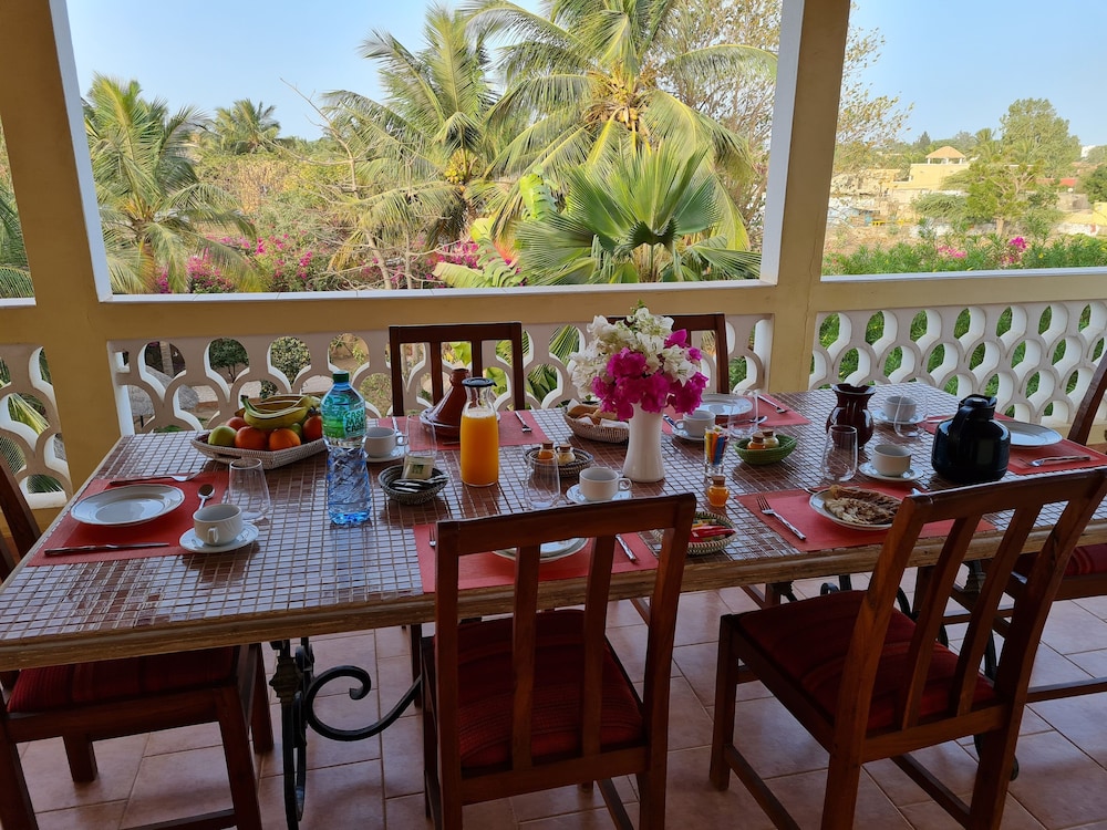 souimanga bleu hotel saly
