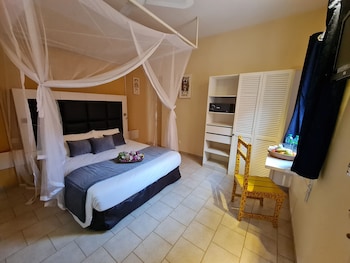 souimanga bleu hotel saly