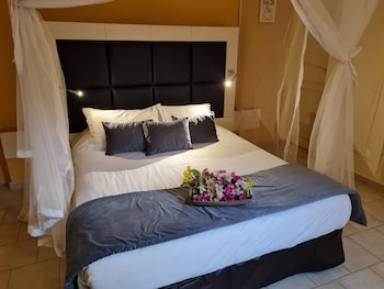 souimanga bleu hotel saly