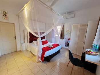 souimanga bleu hotel saly