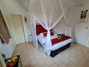 souimanga bleu hotel saly