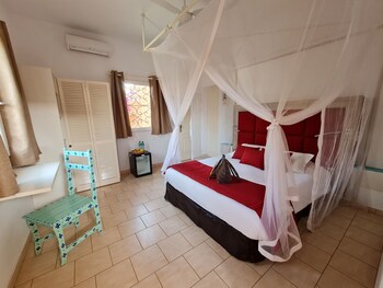 souimanga bleu hotel saly