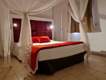 souimanga bleu hotel saly