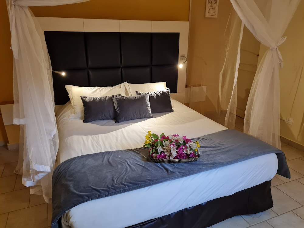 souimanga bleu hotel saly