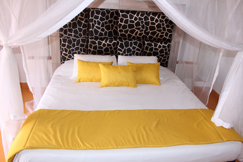 souimanga bleu hotel saly