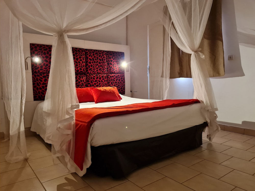 souimanga bleu hotel saly