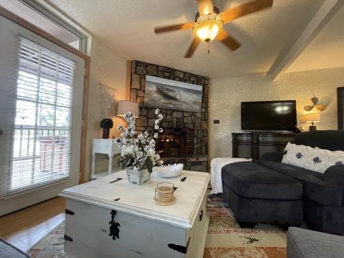 mountain harbor lodge cottage on lake ouachita by redawning