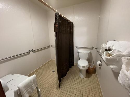 c8 two bedroom two bath log sided lake view luxury cottage with hot tub by redawning