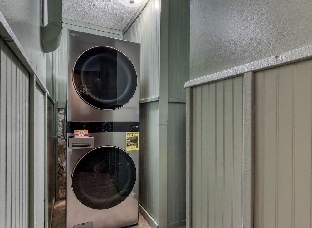 farmhouse cottage close to tanger outlets and pigeon forge 3 bedroom home by redawning