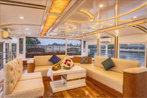 Double Decker Houseboat,India>>Ambalapuzha,2.5 star