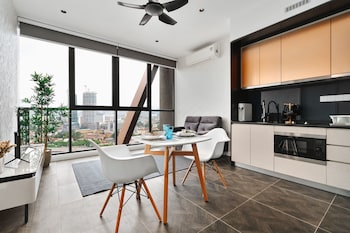 scarletz klcc apartments by soulasia