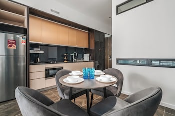 scarletz klcc apartments by soulasia