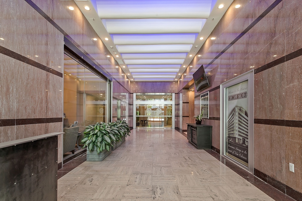 ideal condo a short ride away from french quarter