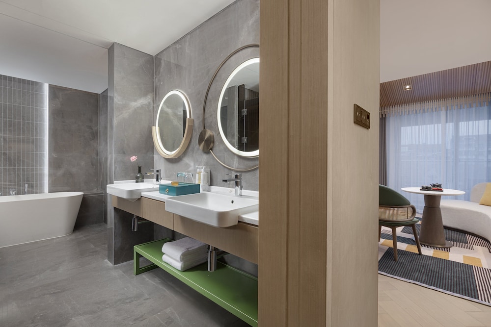 holiday inn deqing xinshi ancient town an ihg hotel