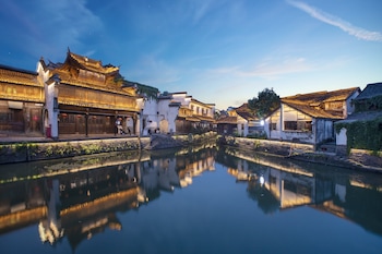 holiday inn deqing xinshi ancient town an ihg hotel
