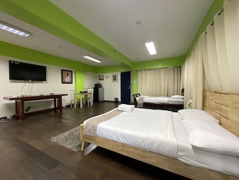 h plus hotel powered by cocotel