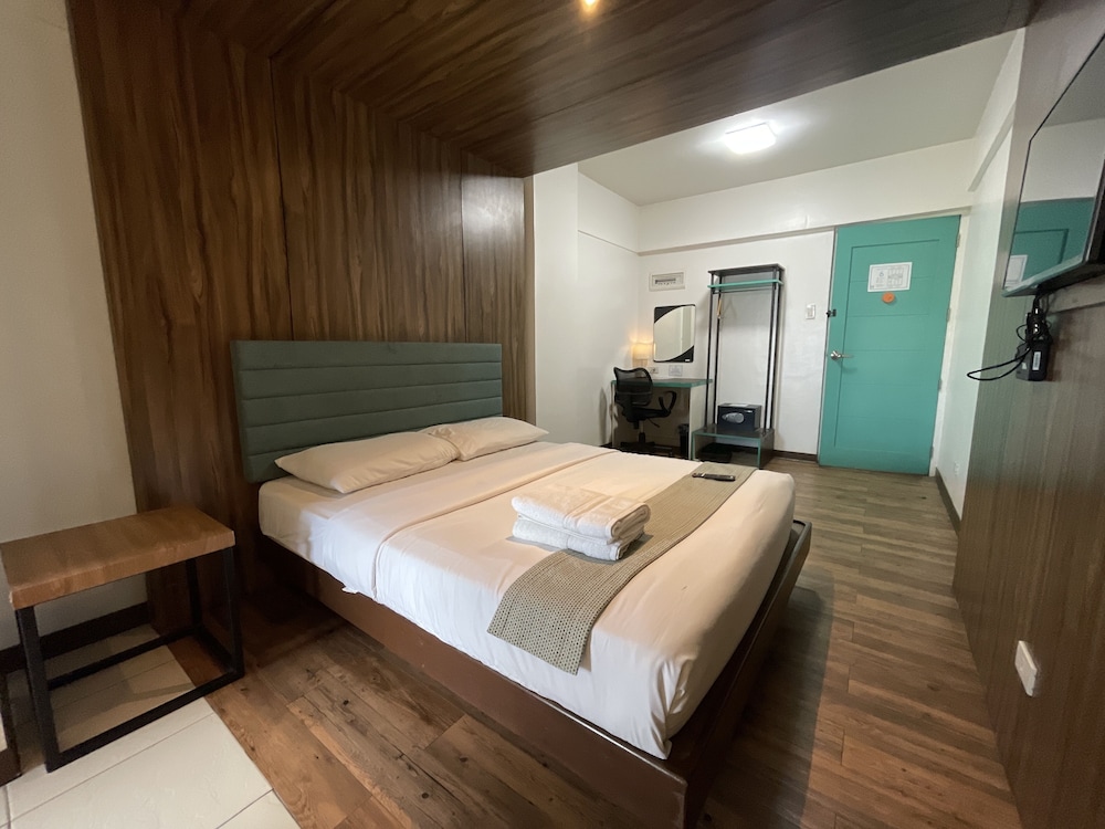 h plus hotel powered by cocotel