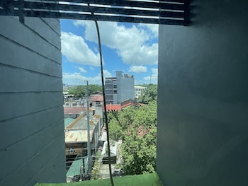 h plus hotel powered by cocotel