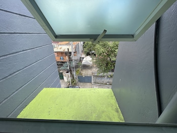 h plus hotel powered by cocotel