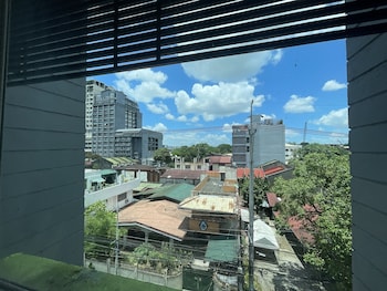 h plus hotel powered by cocotel