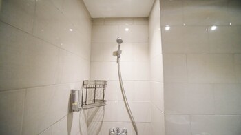 enchanting and beautiful 2br apartment at supermall mansion benson tower