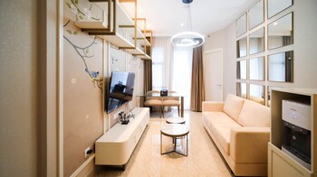 enchanting and beautiful 2br apartment at supermall mansion benson tower