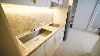 enchanting and beautiful 2br apartment at supermall mansion benson tower