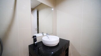 tidy and spacious 2br at grand sungkono lagoon apartment