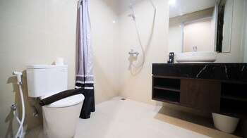 tidy and spacious 2br at grand sungkono lagoon apartment