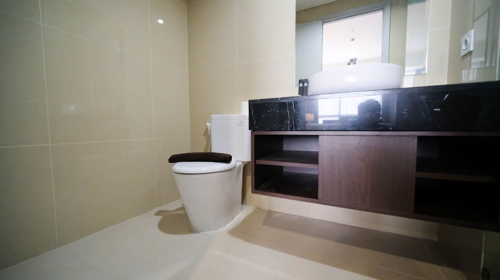 tidy and spacious 2br at grand sungkono lagoon apartment