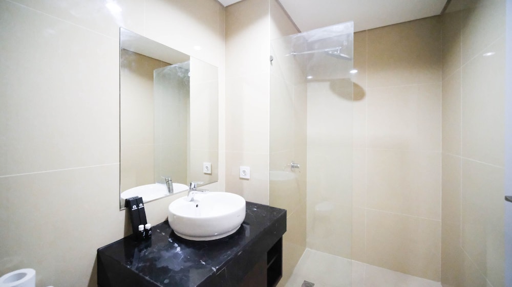 tidy and spacious 2br at grand sungkono lagoon apartment