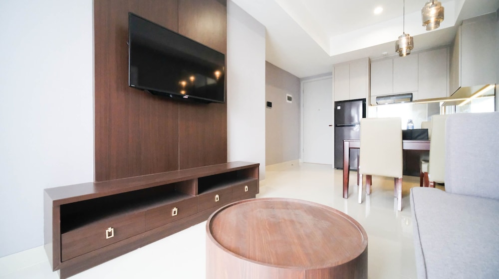 tidy and spacious 2br at grand sungkono lagoon apartment