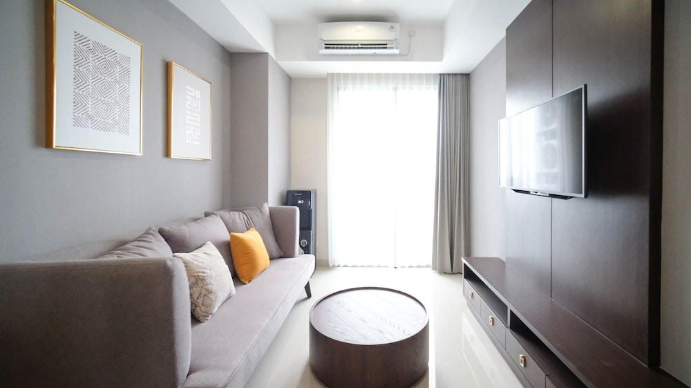 tidy and spacious 2br at grand sungkono lagoon apartment