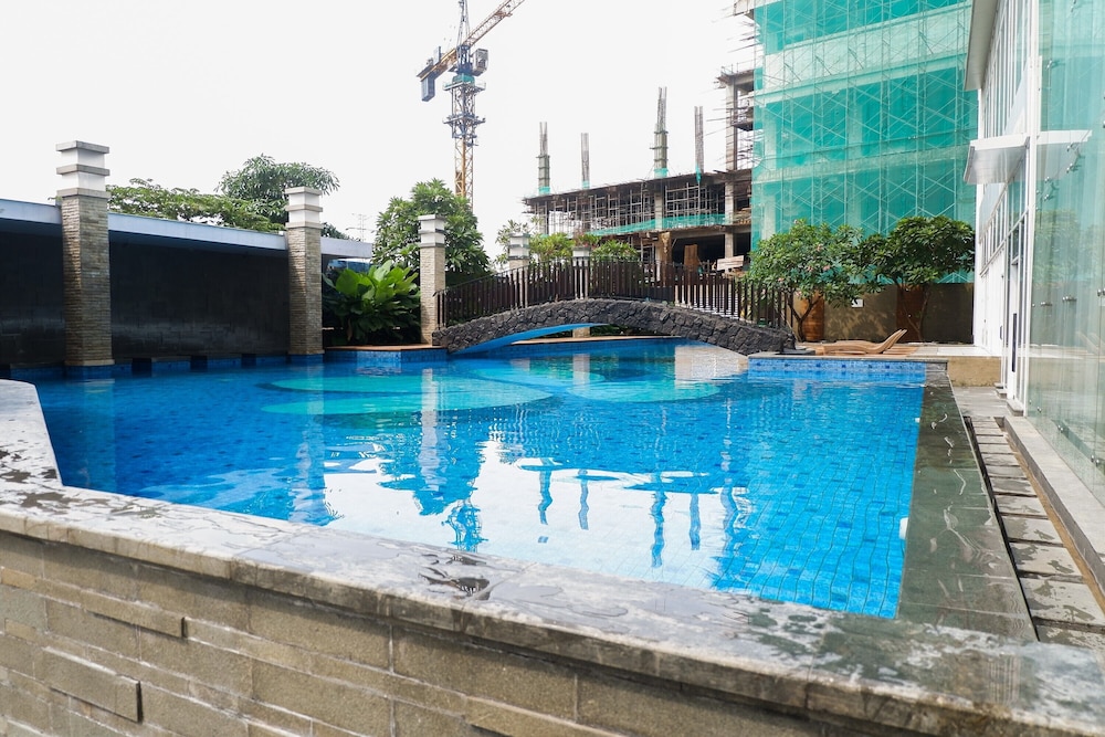tidy and spacious 2br at grand sungkono lagoon apartment