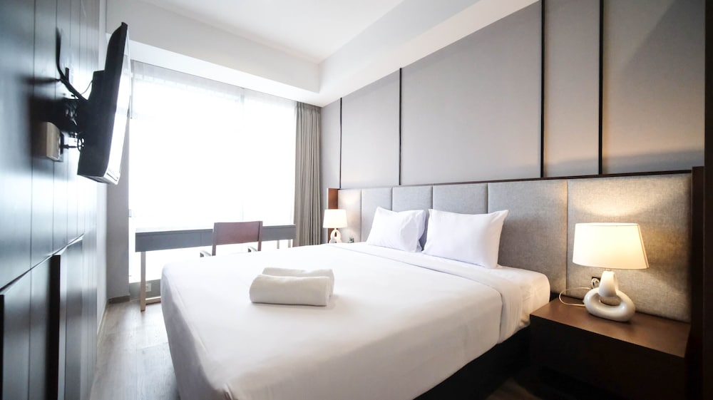 tidy and spacious 2br at grand sungkono lagoon apartment