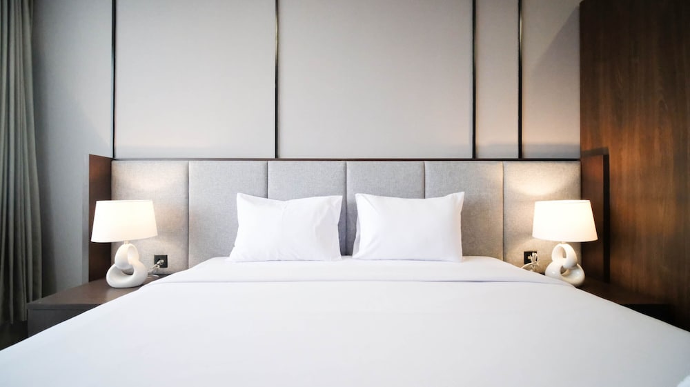 tidy and spacious 2br at grand sungkono lagoon apartment