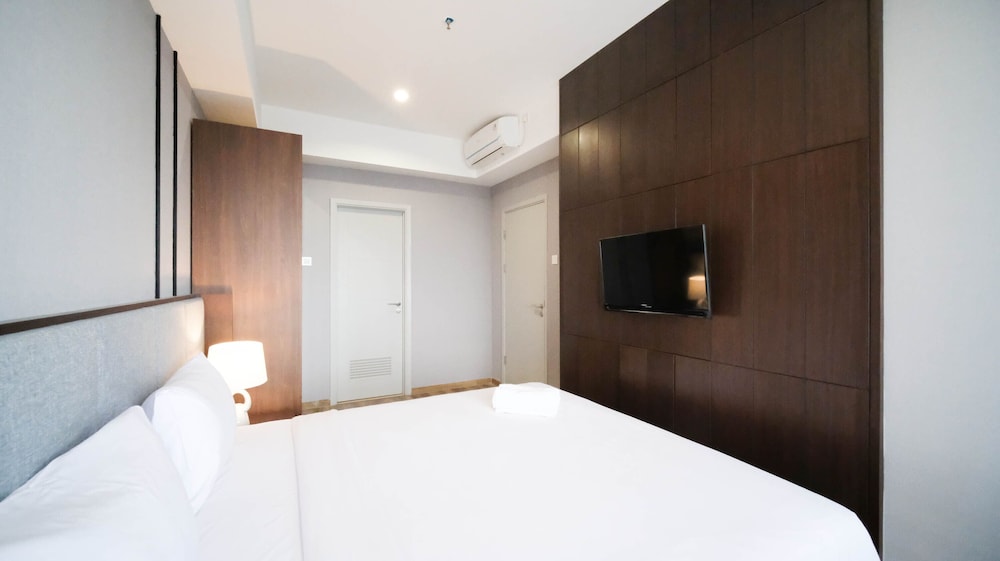 tidy and spacious 2br at grand sungkono lagoon apartment