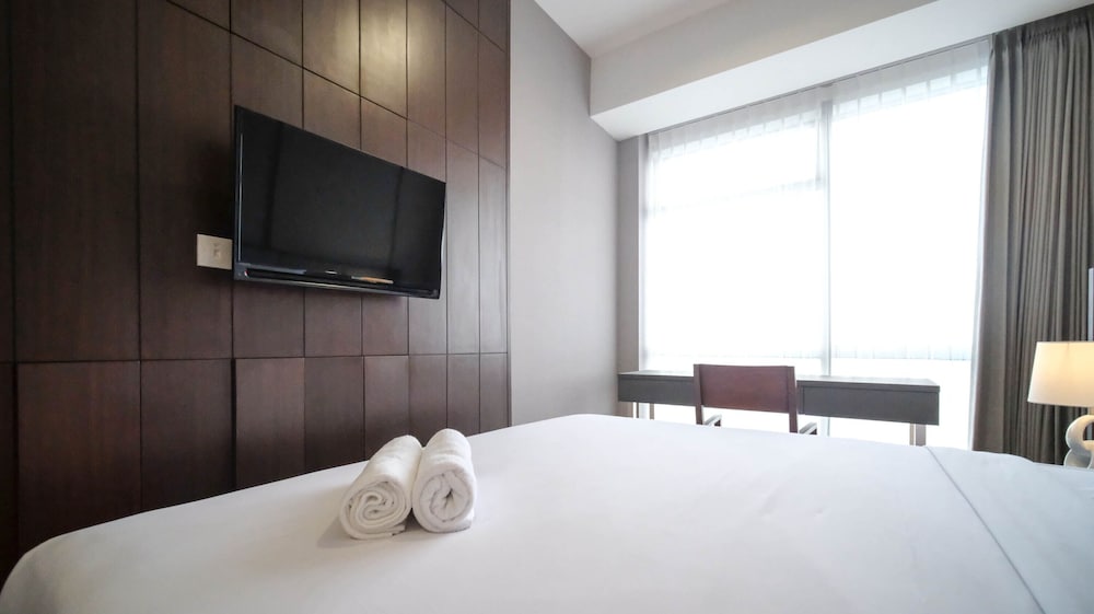 tidy and spacious 2br at grand sungkono lagoon apartment