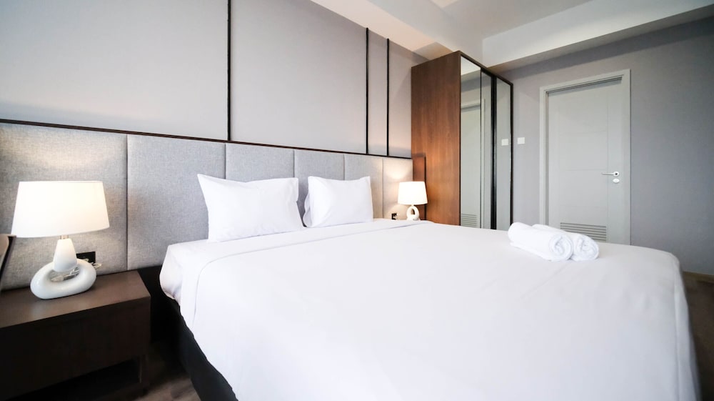 tidy and spacious 2br at grand sungkono lagoon apartment