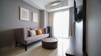 tidy and spacious 2br at grand sungkono lagoon apartment