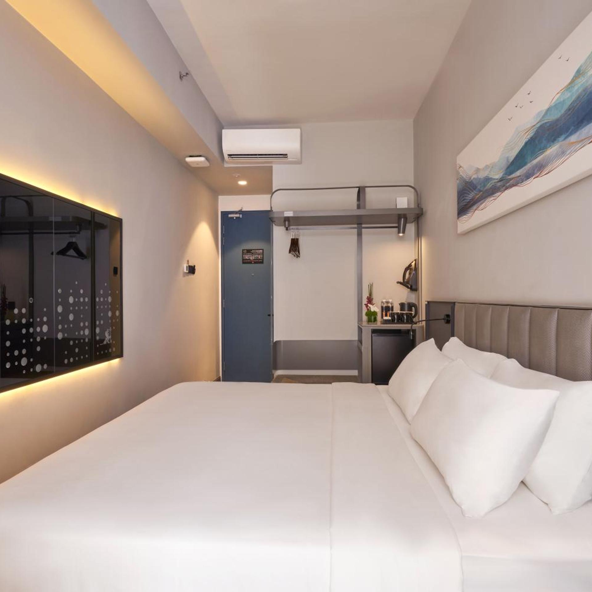sleeping lion suites