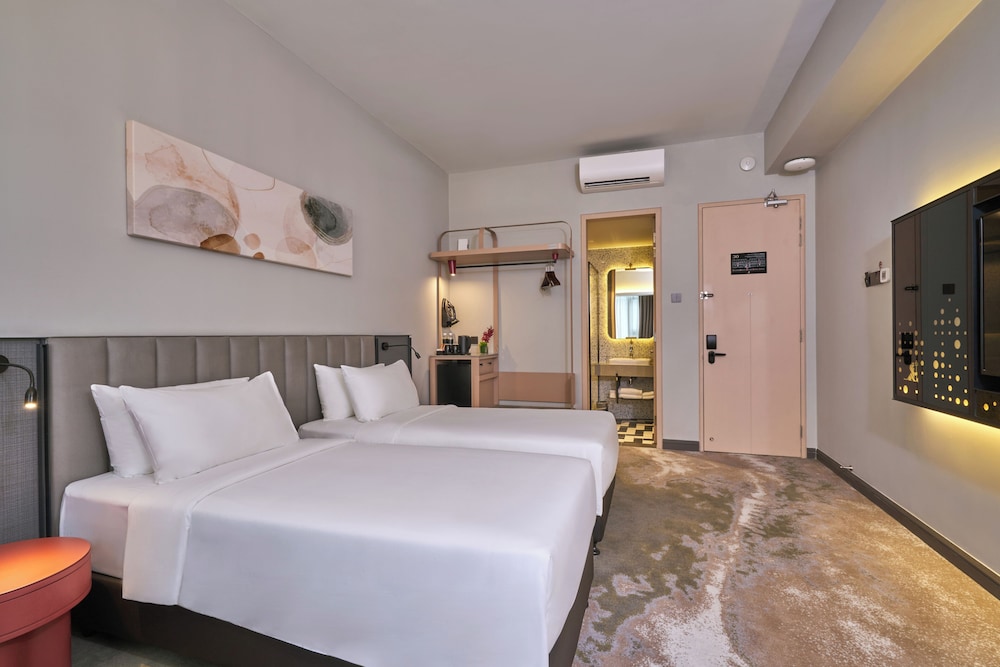 sleeping lion suites