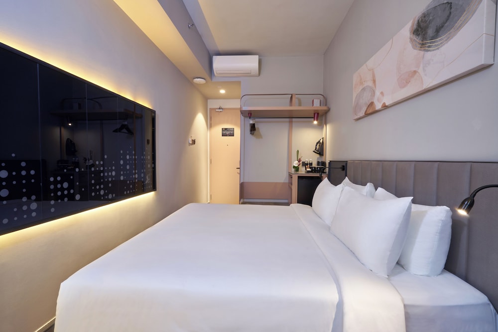 sleeping lion suites