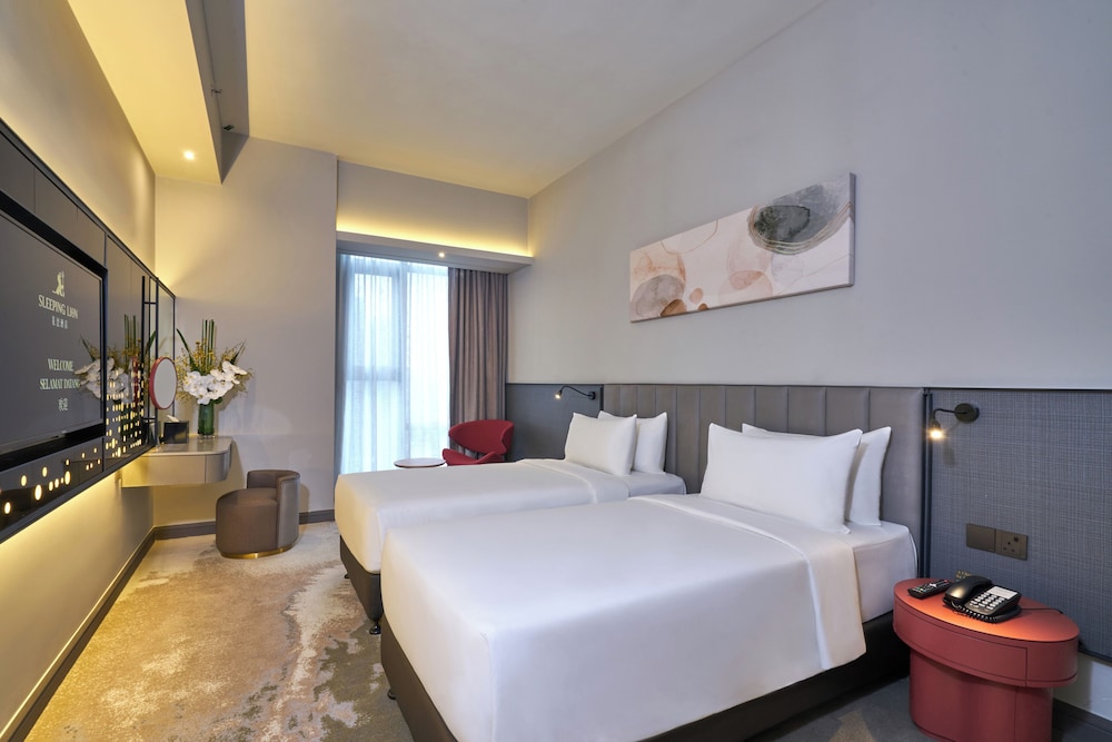 sleeping lion suites