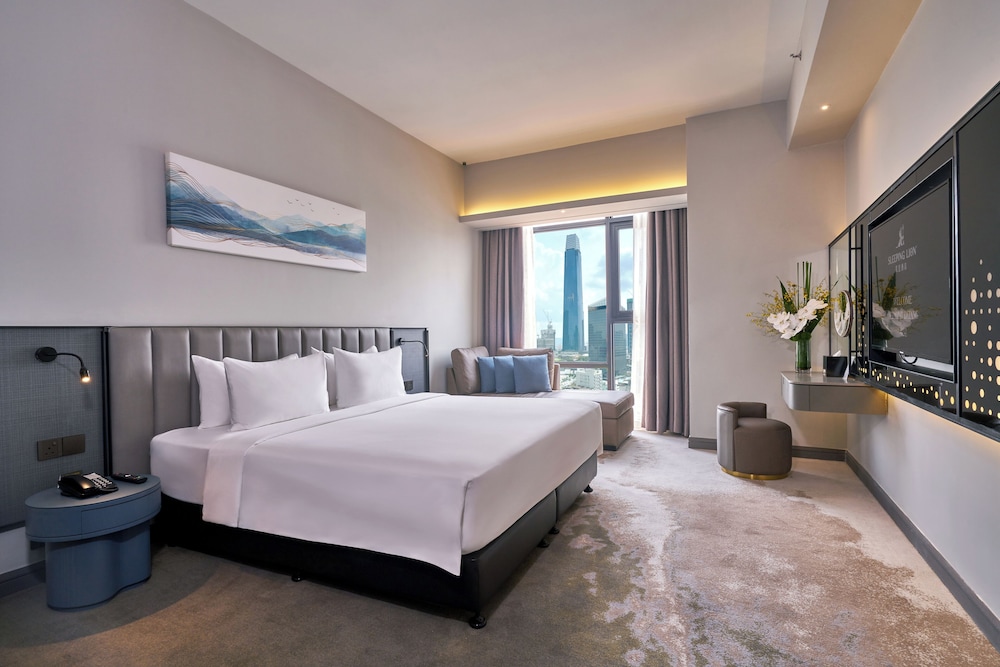 sleeping lion suites