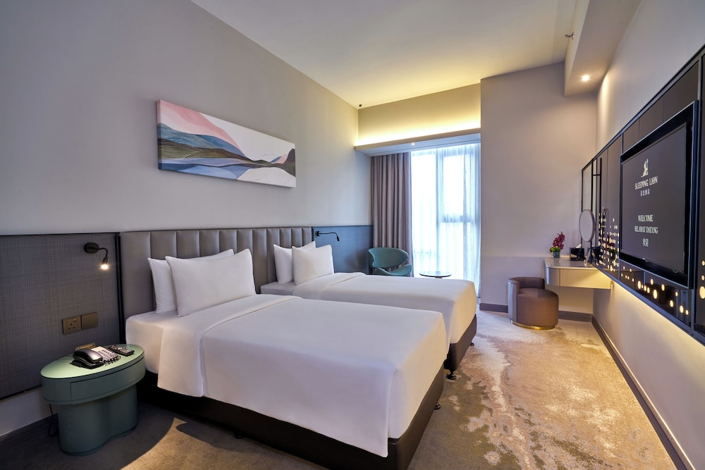 sleeping lion suites