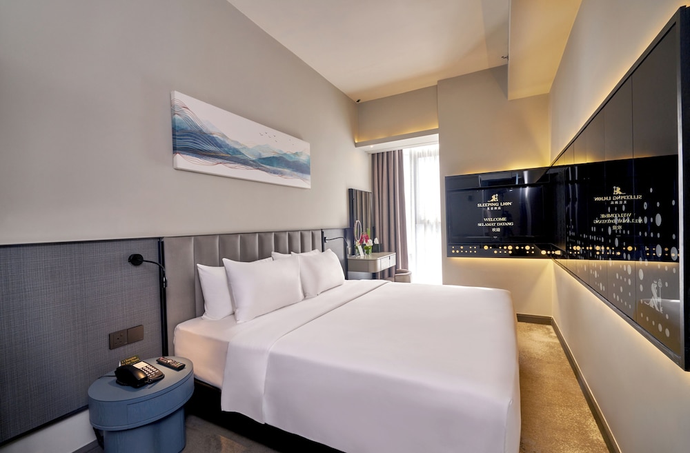 sleeping lion suites