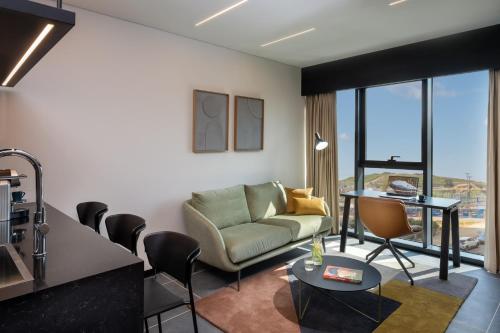 master bat yam aparthotel