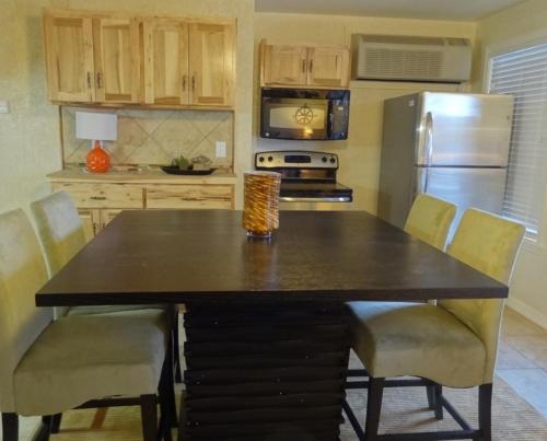 poolside queen cabana with two queen beds full kitchen and pool access overlooking lake ouachita by redawning