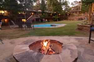 poolside queen cabana with two queen beds full kitchen and pool access overlooking lake ouachita by redawning